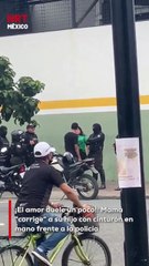 ¡Esta mamá sí que cree en la disciplina instantánea! Ni la detención policial detiene su afán por "guiar" a su hijo por el buen camino (literalmente, con un cinturón).