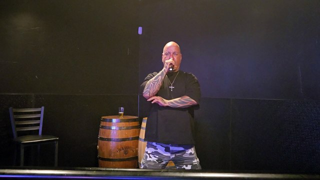 METALLICA - NO LEAF CLOVER - LIVE WITH THE SAN FRANCISCO ORHESTRA (PERFORMED LIVE AT THE WESTERNER)