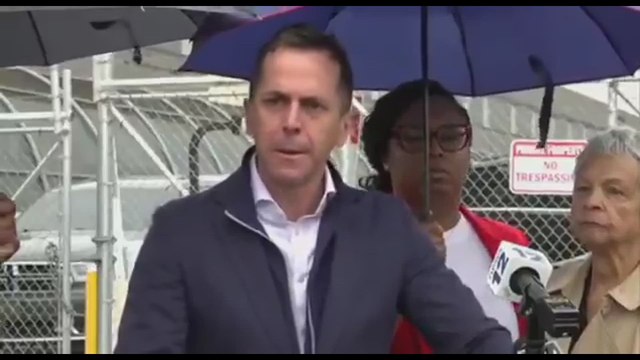 Rob Menendez Yells in Fiery Speech Against Trump After ICE Detains Newark Mayor