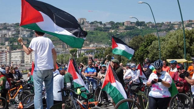 Napoli Life for Gaza, pedalata sul lungomare per lo «stop al genocidio»