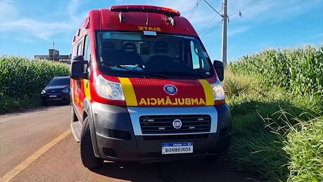 Moto cai em cima da perna de piloto em acidente no Cascavel Velho