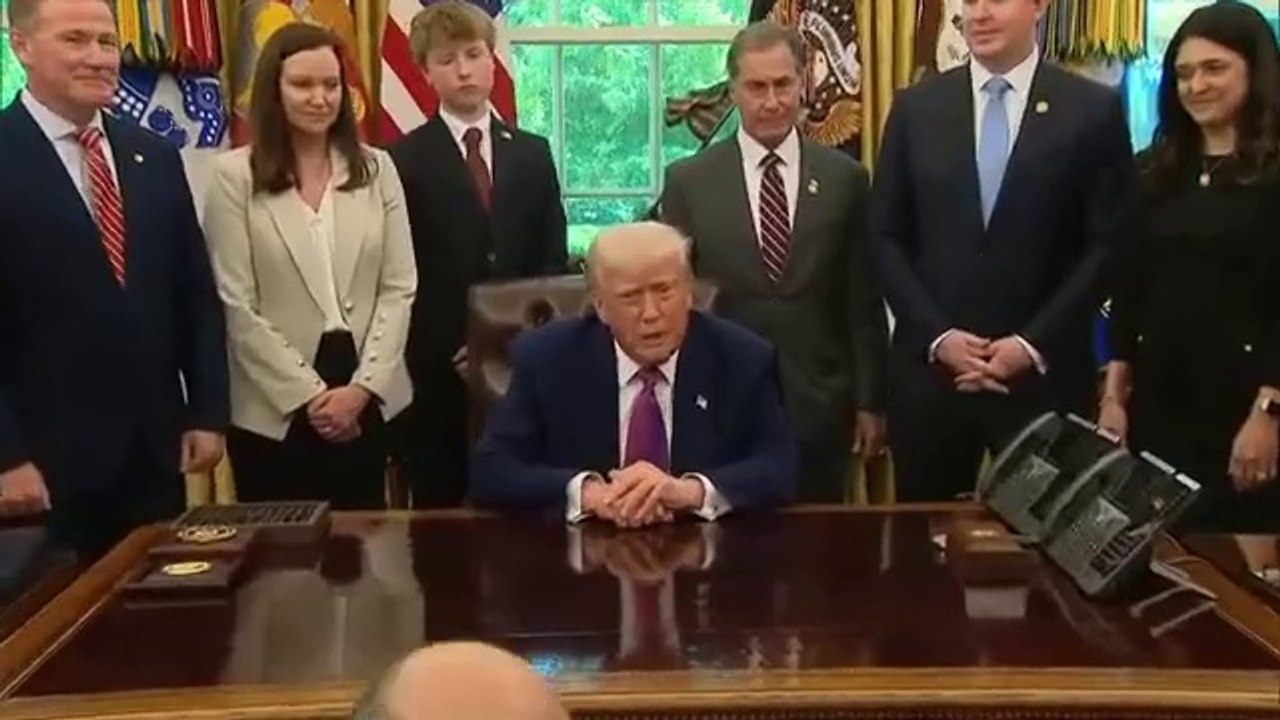RAW VIDEO： Donald Trump signs Executive Orders on appliance regulations
