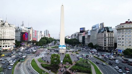 مصعد لمسلة بوينوس آيرس الشهيرة يتيح الوصول إلى قمتها