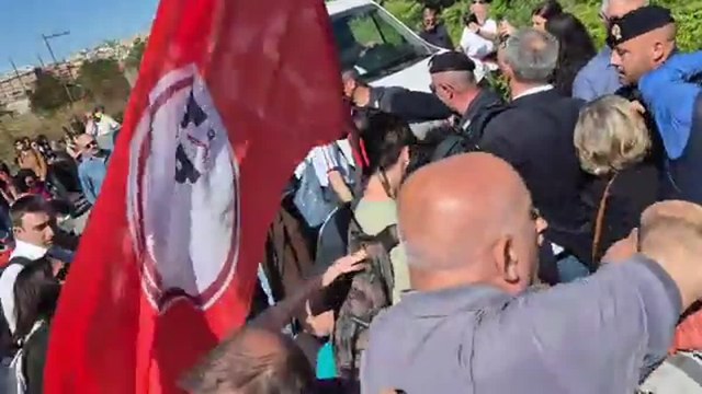 Stadio Pietralata: al via gli scavi archeologici, tensione polizia-manifestanti