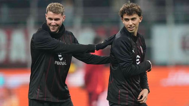 Joao Felix llama Pende#$ a Santi Giménez en plena entrevista y las redes sociales explotan