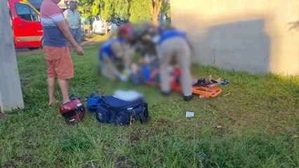 Motociclista fratura a perna após bater em muro no Bairro Morumbi