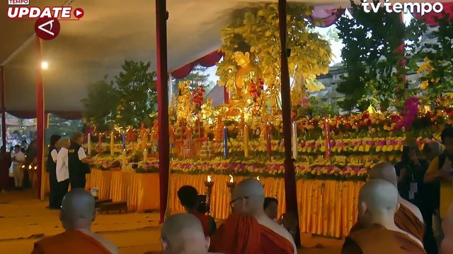 Api Dharma Waisak Disakralkan di Candi Mendut