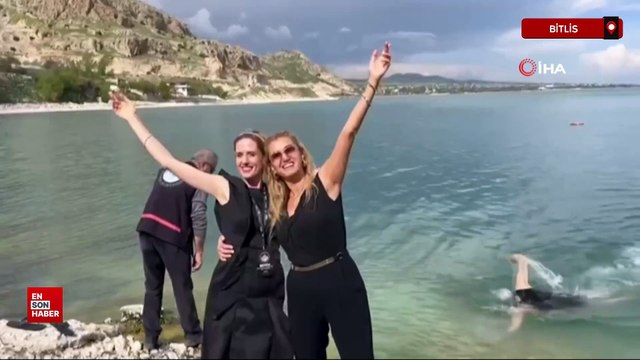 Wilma Elles ve Tuşba Özay Van Gölü’ne girdi