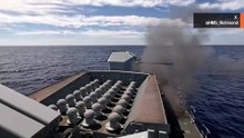 Video: HMS Richmond voert artillerieoefeningen uit als onderdeel van Operatie Highmast