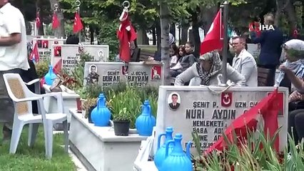 Şehitlikte buruk Anneler Günü