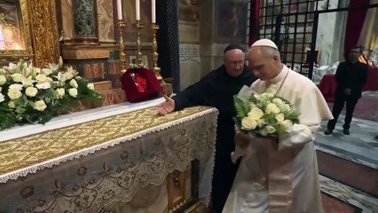 León XIV acude al sepulcro de Francisco