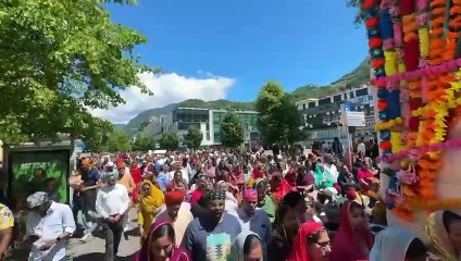 La sfilata dei Sikh colora le vie di Bolzano