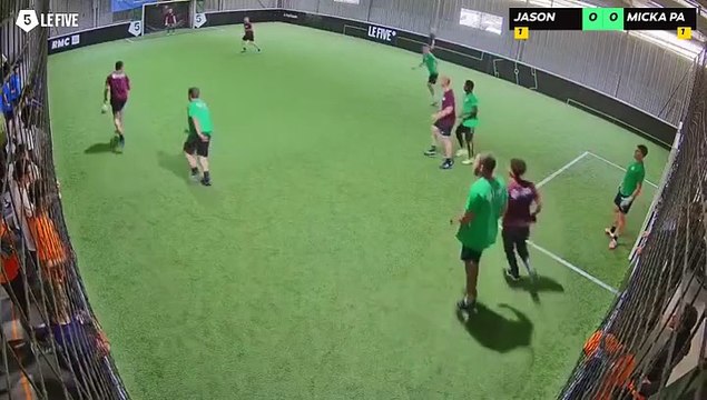 JASON - MICKA PAMPOUILLE 11/05 à 10:44 - Football Terrain 2 (LeFive Pau)