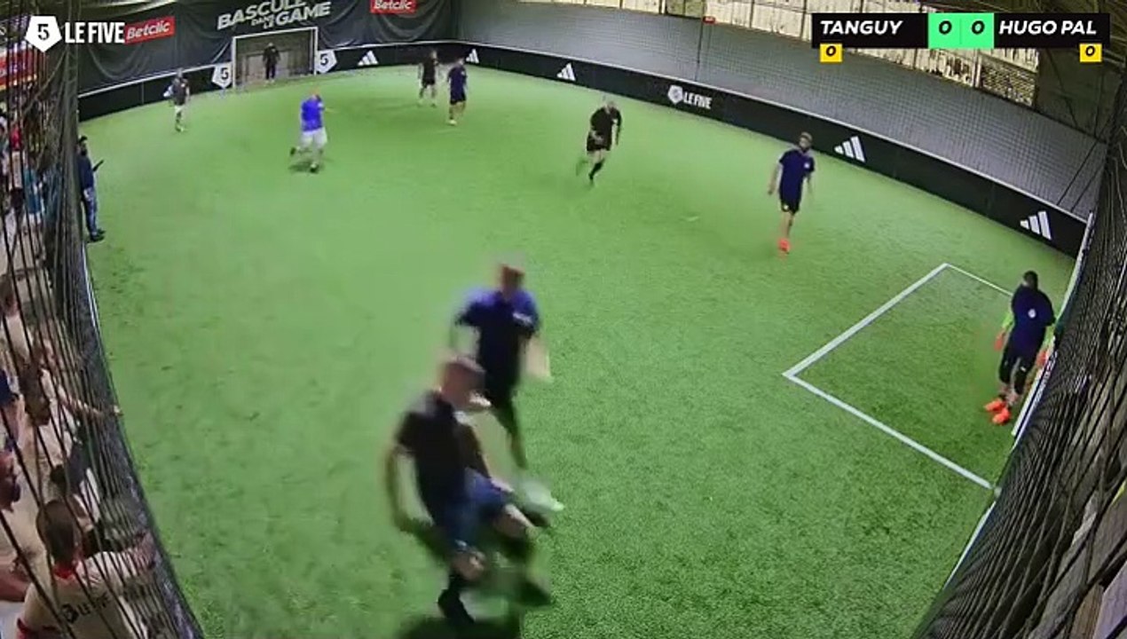 TANGUY - HUGO PALAIS 11/05 à 10:21 - Football Terrain 3 (LeFive Pau)