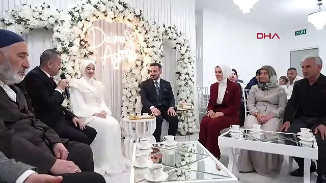 Sosyal medyadan mesaj atan genci kırmadı! Mahinur Göktaş kız istemeye gitti