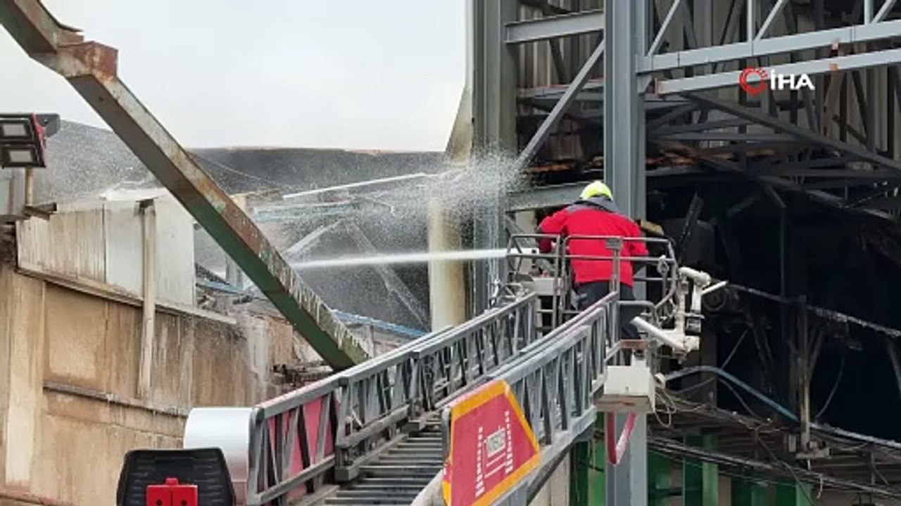 Fındık fabrikasındaki yangın kontrol altına alındı, soğutma çalışması devam ediyor