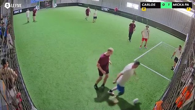 CARLOS - MICKA PAMPOUILLE 11/05 à 11:46 - Football Terrain 2 (LeFive Pau)