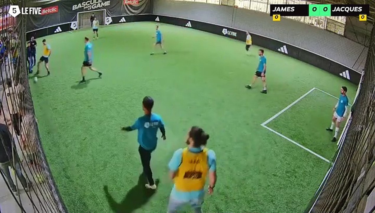 JAMES - JACQUES SEMBATENE 11/05 à 11:11 - Football Terrain 3 (LeFive Pau)