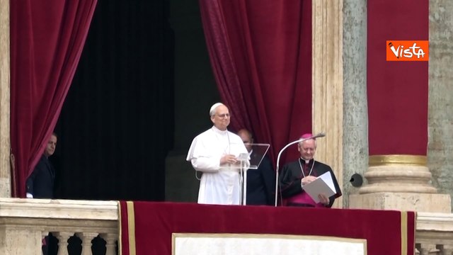 Papa Leone XIV: Fratelli e sorelle, buona domenica . Boato di applausi e grida a Piazza San Pietro