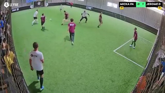 MICKA PAMPOUILLE - JEROME DARRAS 11/05 à 12:17 - Football Terrain 2 (LeFive Pau)