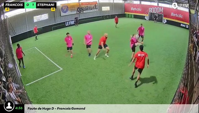FRANCOIS GOMOND - STEPHANIE PETEILH 11/05 à 11:07 - Football Terrain 1 (LeFive Pau)