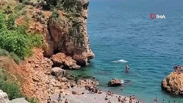 30 metrelik falezlerden ölümüne atlayış