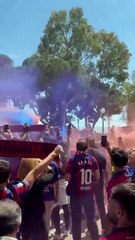 Cánticos de "puta Real Madrid, puta Real Madrid" en los aledaños de Montjuïc antes del clásico