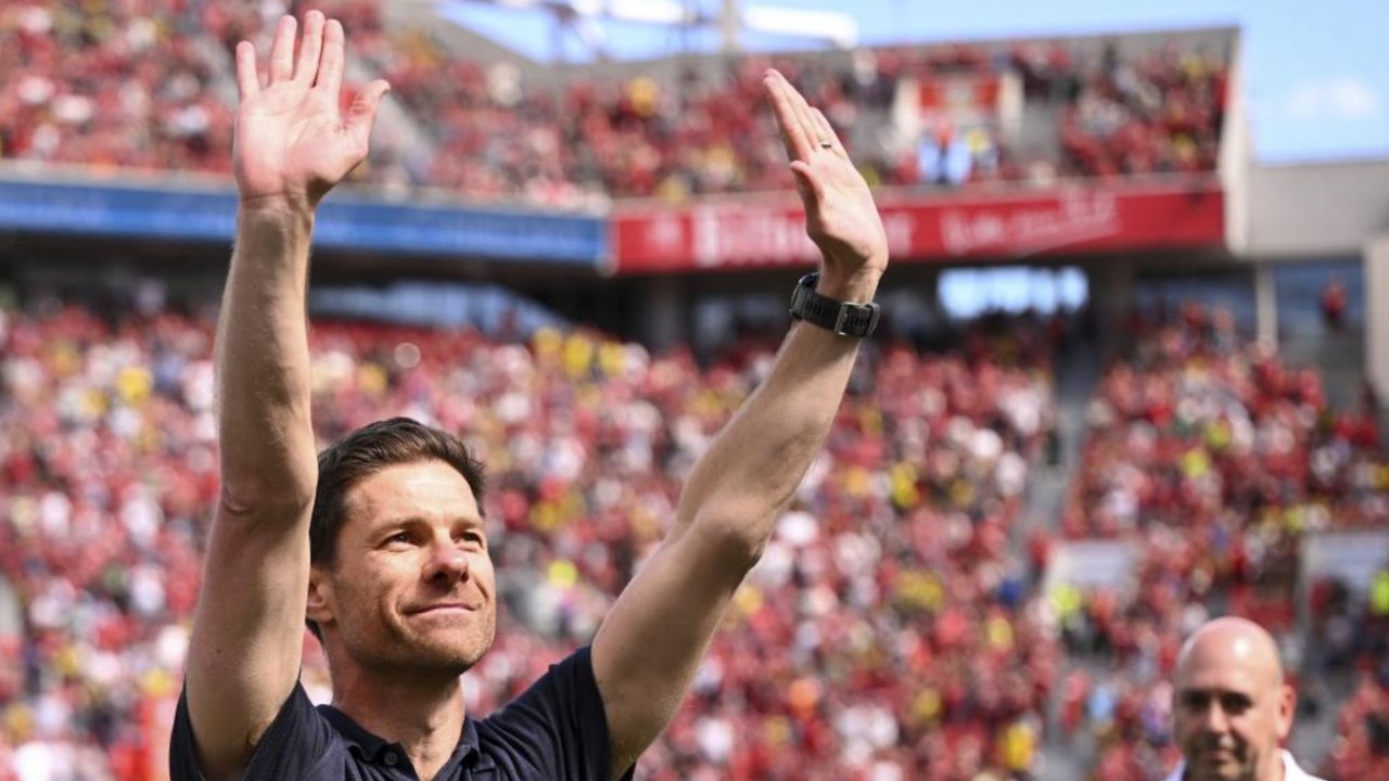 Leverkusen homenajea al 'héroe Xabi Alonso': "Danke"!