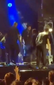 Marrone, da dupla com Bruno, cai do palco durante show em Goiás
