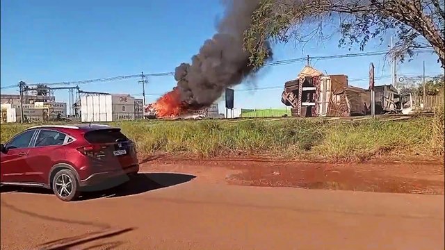 Imagens registradas por internautas mostram gravidade de acidente fatal na BR-277 e veículo em chamas