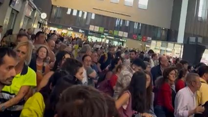 Nuevas aglomeraciones en la estación de Santa Justa de Sevilla por los retrasos en los AVE a Madrid