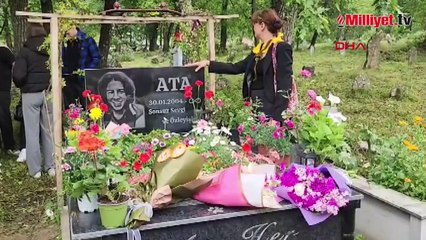 Balıkesir'de mezarı başında anıldı! Geçen yıl bıçaklanarak öldürülmüştü! Törene Minguzzi’nin annesi de katıldı