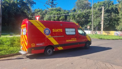 Casal de moto fica ferido após se envolver em acidente na Rua Jacarezinho
