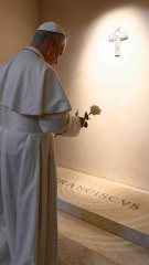 El papa León XIV visita las tumbas de sus predecesores