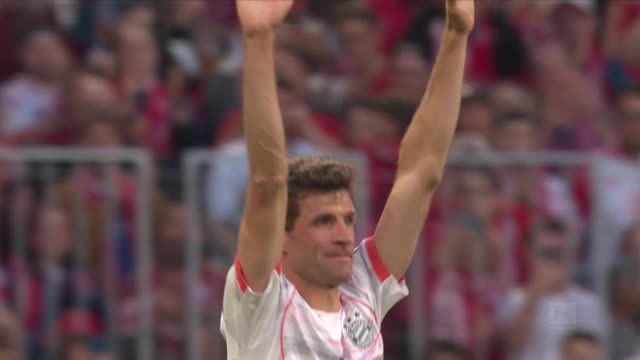 Muller bids Munich farewell as Bayern celebrate title