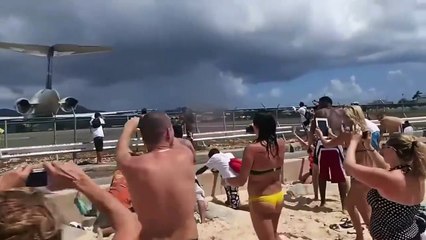 INSANE Jet Blast at St. Martin Airport – Tourists Blown Away by MD80