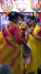 দুই সখি এমন বাজনা দেখালে ভক্তরা তো অন্য দিকে খেয়াল রাখবে না