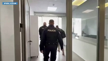 Migranti, trafficante estradato in Italia dall'Albania