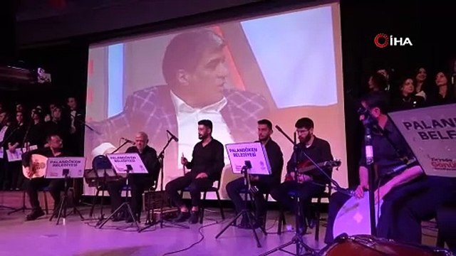 İbrahim Erkal sevgisi, salona sığmadı