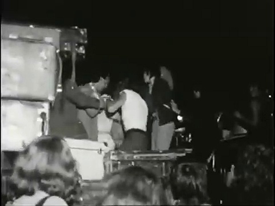Johnny Hallyday en Concert en Auvergne – Reportage du 26 Juillet 1974 (Journal Régional)