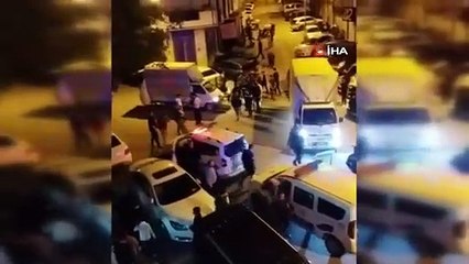 Kaza sonrası savaş alanına döndü! İki aile yolun ortasında birbirine girdi