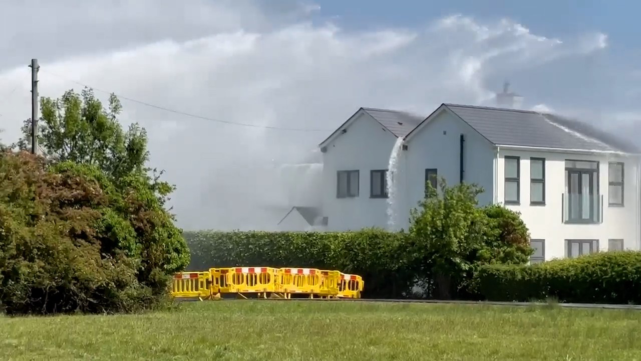 UK: Burst water main batters house in shocking video