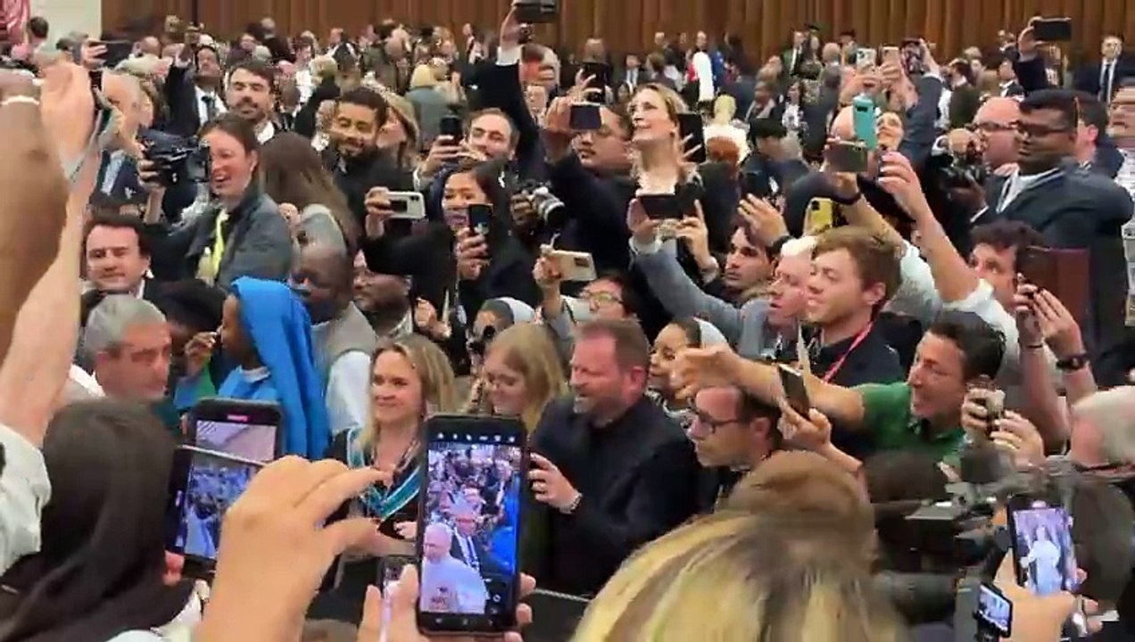 El baño de masas del Papa León XIV en la audiencia con los periodistas