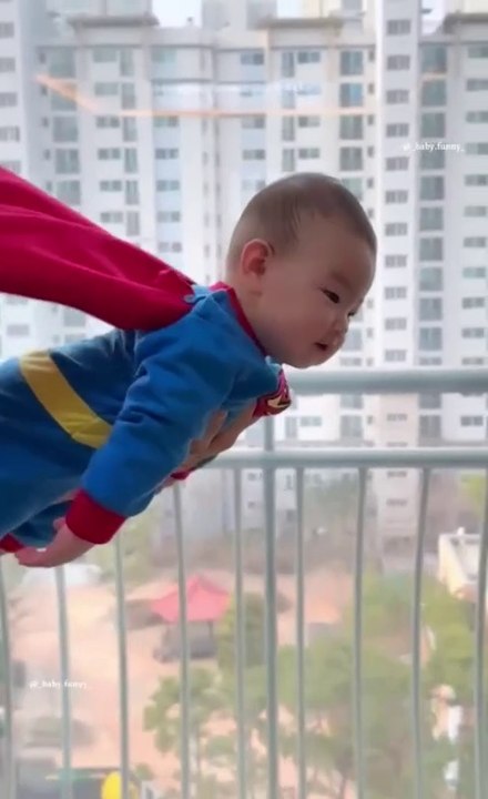 Cute Chines superman viral funny video 📸🤣cute baby new viral funny video #chines #superman #shorts #shortvideos #viralvideos #viralshorts #funnyvideos #comedy #baby