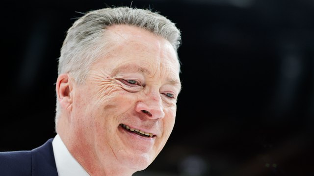 Hallo Harry. Schön, dass ich da bin : Kreis über erste Stützle-Unterhaltung