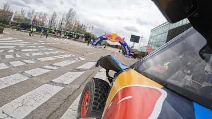 Primera vuelta a MadRing, antes de las obras, con el coche del Dakar de Carlos Sainz