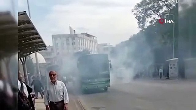BELEDİYE OTOBÜSÜNDEN DUMANLAR YÜKSELDİ