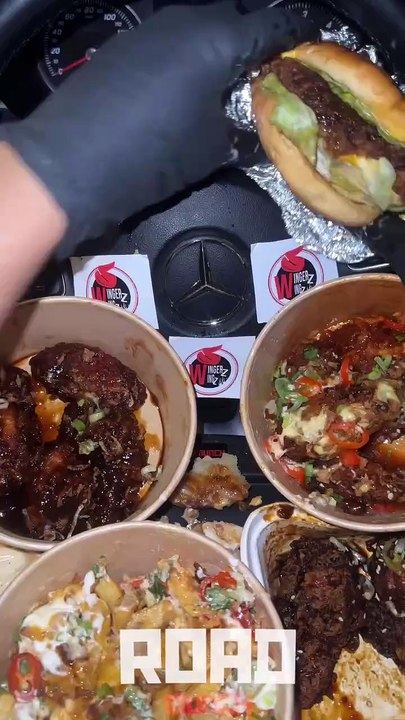 Follow for more ASMR videos🌮🍟 Credits: @roadmunch #mukbang #asmr #fastfood #asmreating
