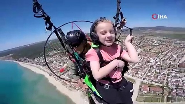 İlkokul öğrencisi Zeynep 200 metre yükseklikte İstiklal Marşı’nı ezbere okudu