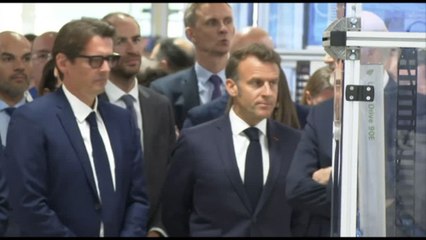 Macron inaugura laboratorio colosso italo-francese EssilorLuxottica